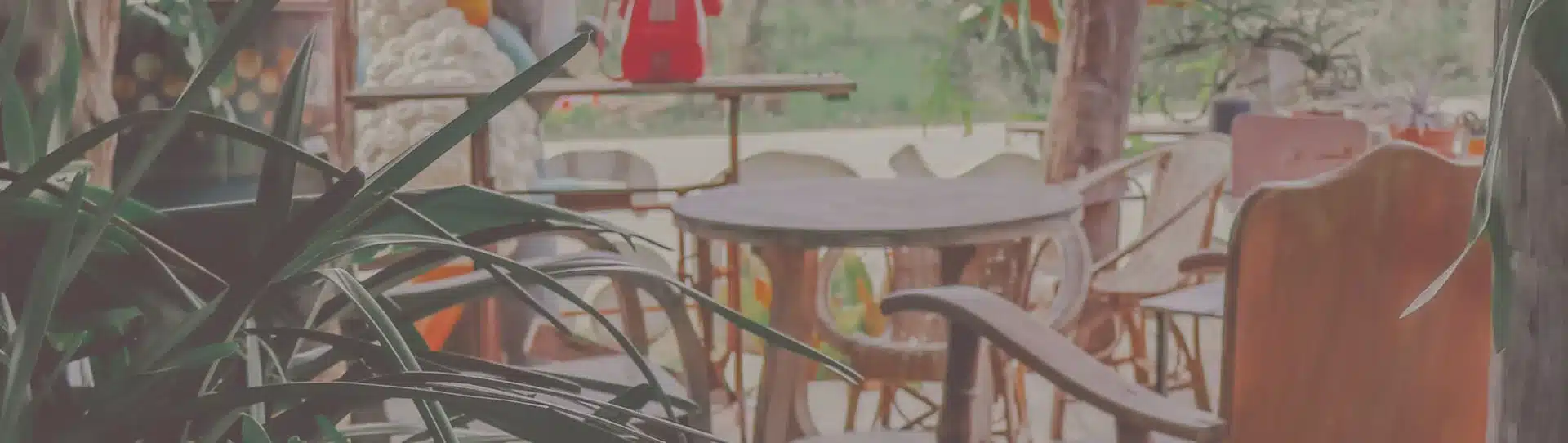 Gartenmöbel im Garten